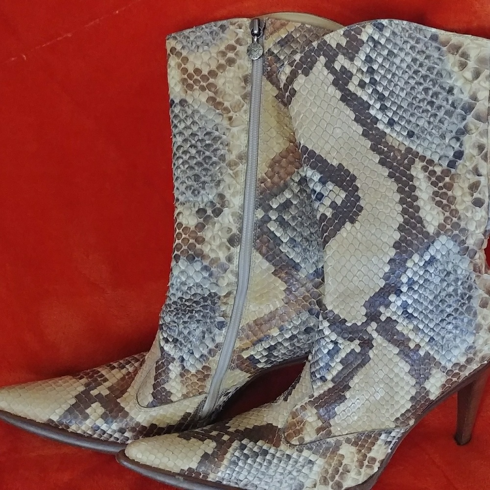 Gently used BEAUTIFUL Gianni Bravo boot.